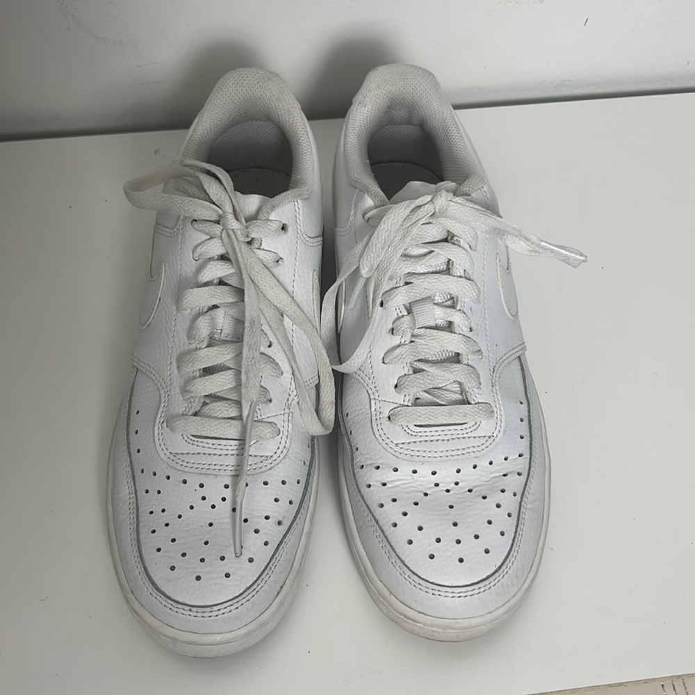 Nike triple white court vision low size Us 8.5